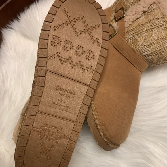 Essentials by Muk Luks Women’s Winter Boots - Picture 6 of 7